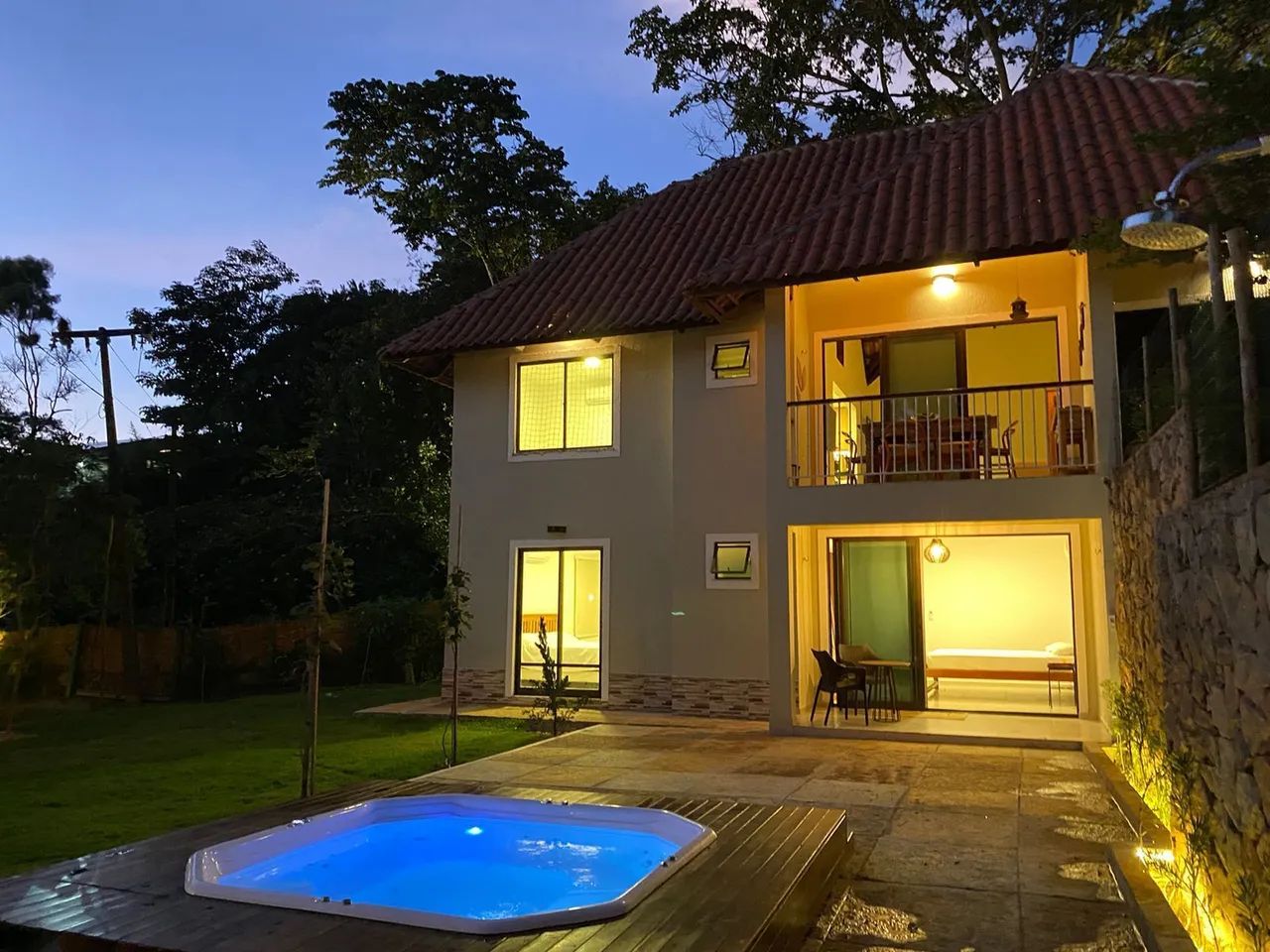 Duplex com piscina no centro de Guaramiranga 