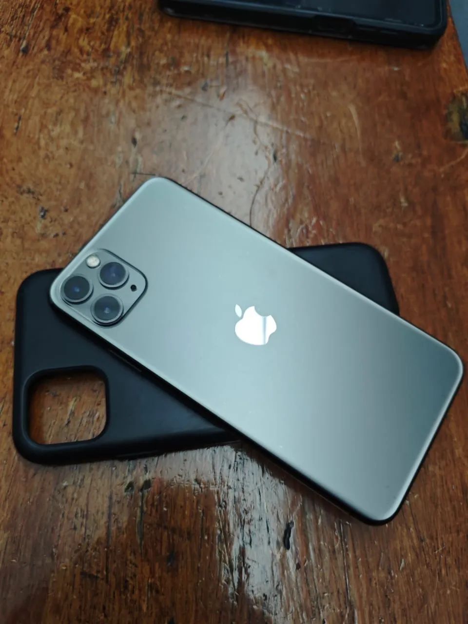 iPhone 11 Pro Max 64 gigas todo original bateria 74% - Celulares e