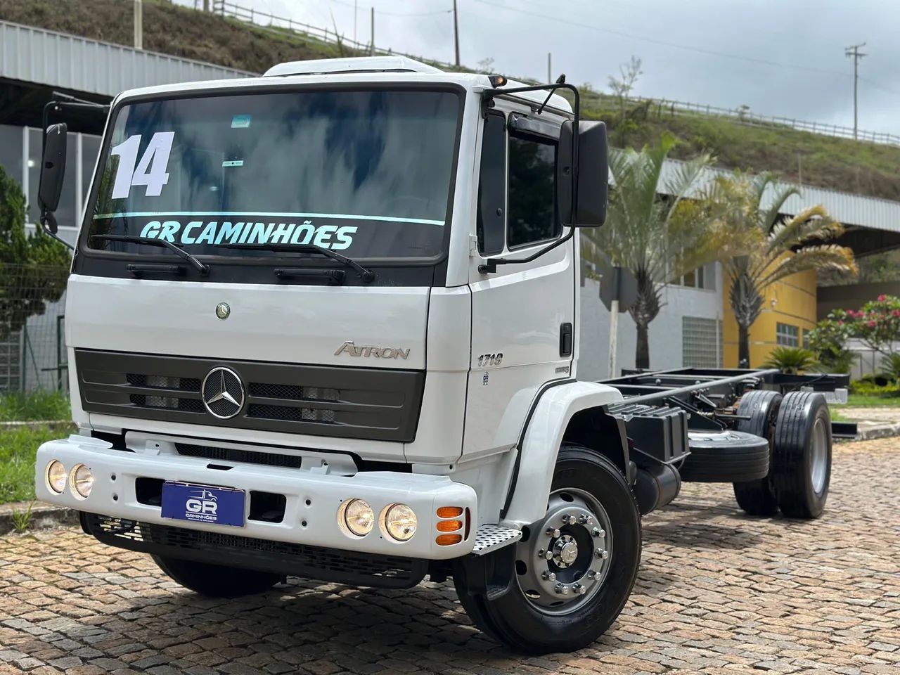 CAMINHÃO MB ATRON 1719 2014 NO CHASSI EXTRA RARIDADE 