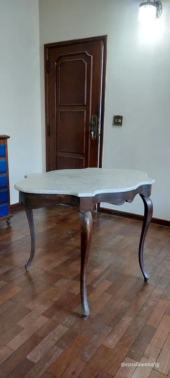 Mesa Antiga Estilo Vitoriana com tampo de Mármore  - Foto 3