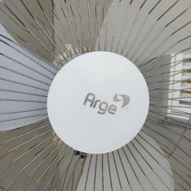Ventilador ARGE 60 cm de coluna com defeito. - Foto 2