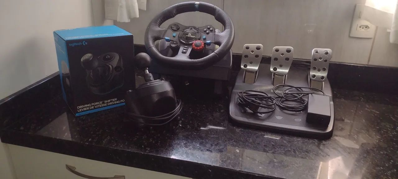 Volante Logitech Driving Force + Shifter + Pedais