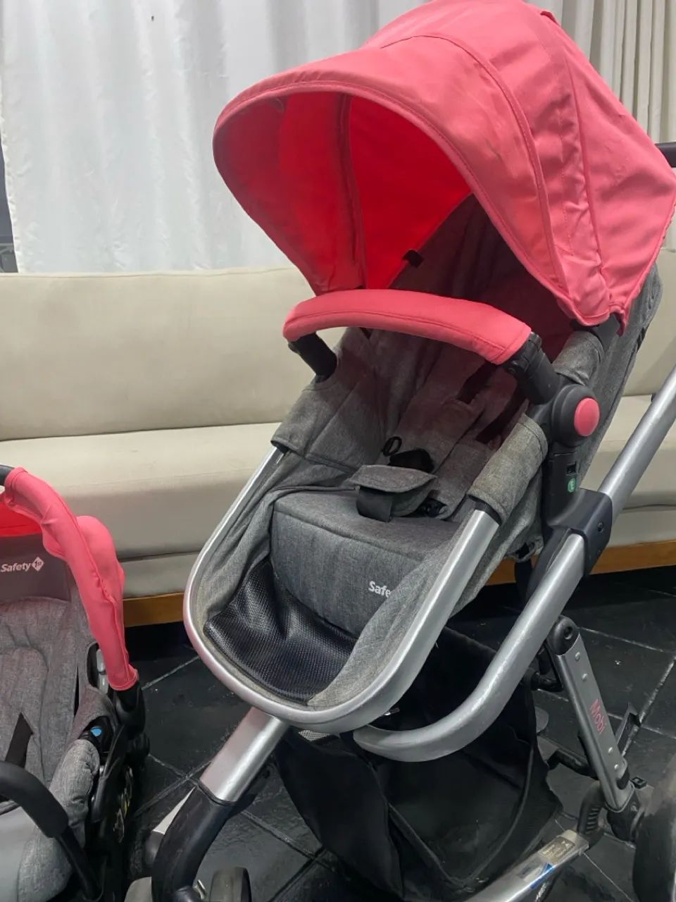 Carrinho de bebê com bebê conforto Safety - Foto 4