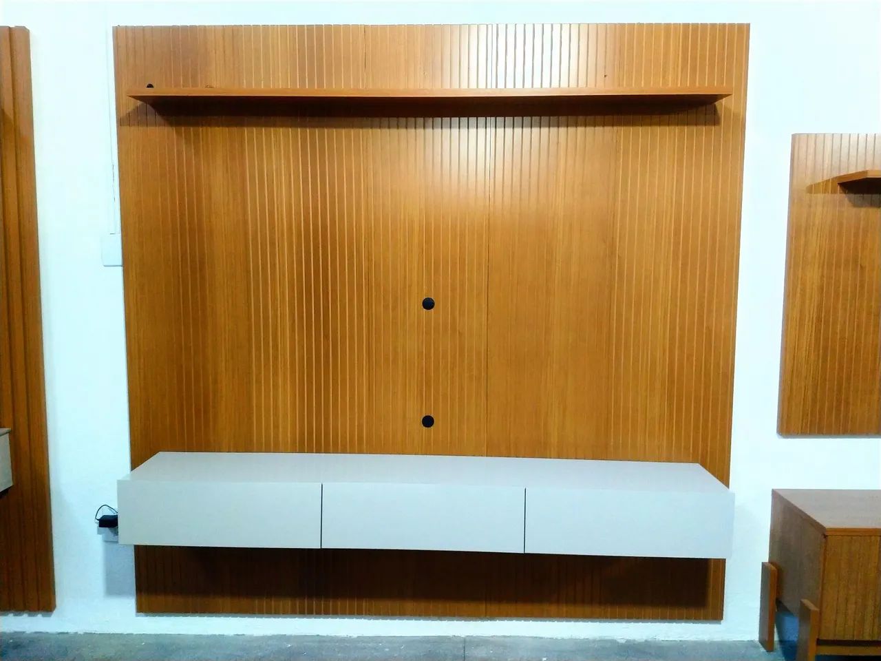 Slatted TV Panel / FREE SHIPPING TO BH + ASSEMBLY
