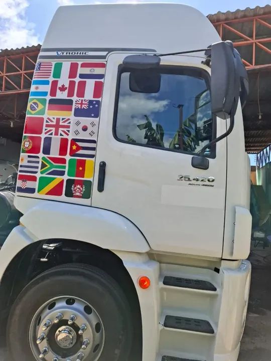 VOLKSWAGEN 25-420 VITRONIC AUTOMÁTICO TETO ALTO CONSTELLATION 6X2 DIESEL ANO E MODELO 2016 - Foto 2