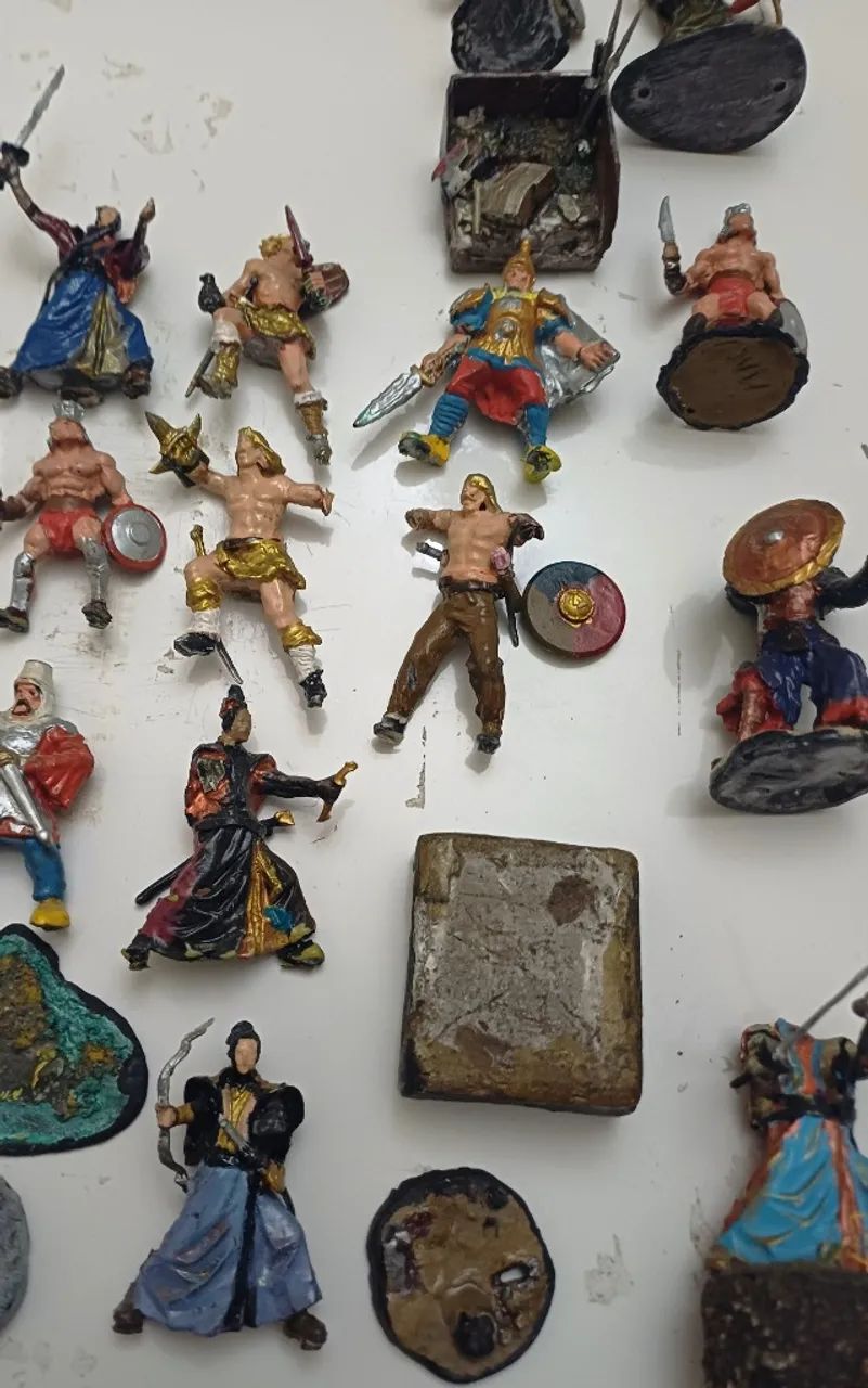 venda de figuras de metal montadas e pintadas  - Foto 2