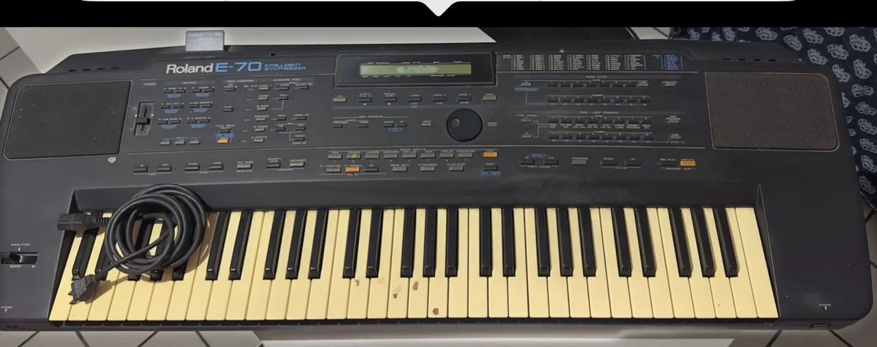 Teclado Roland E-70 Intelligent Synthesizer