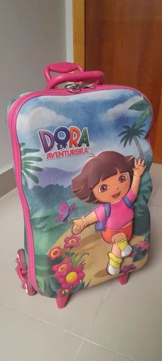 Mochila de rodinha tripla Dora Aventureira, usada R$50,00