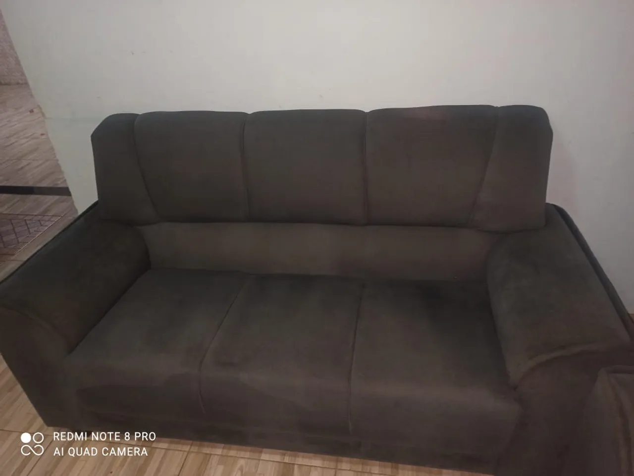 Sofá 3 lugares confortável e elegante