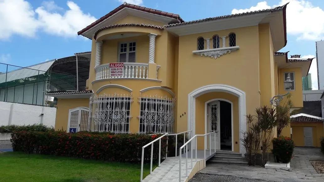 Imóvel comercial com amplo estacionamento