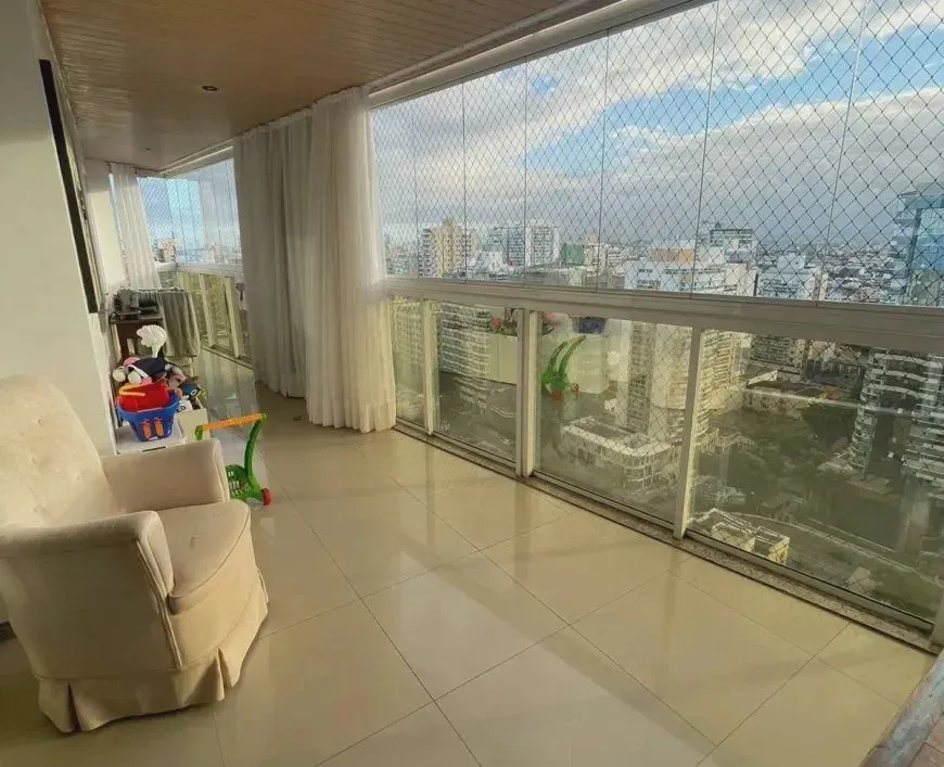 Apartamento com 3 Quartos de 130m2 na praia da costa. :