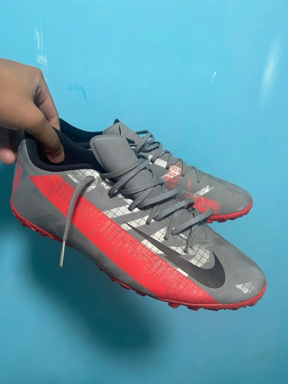 Chuteira Nike Mercurial Cinza e laranja 