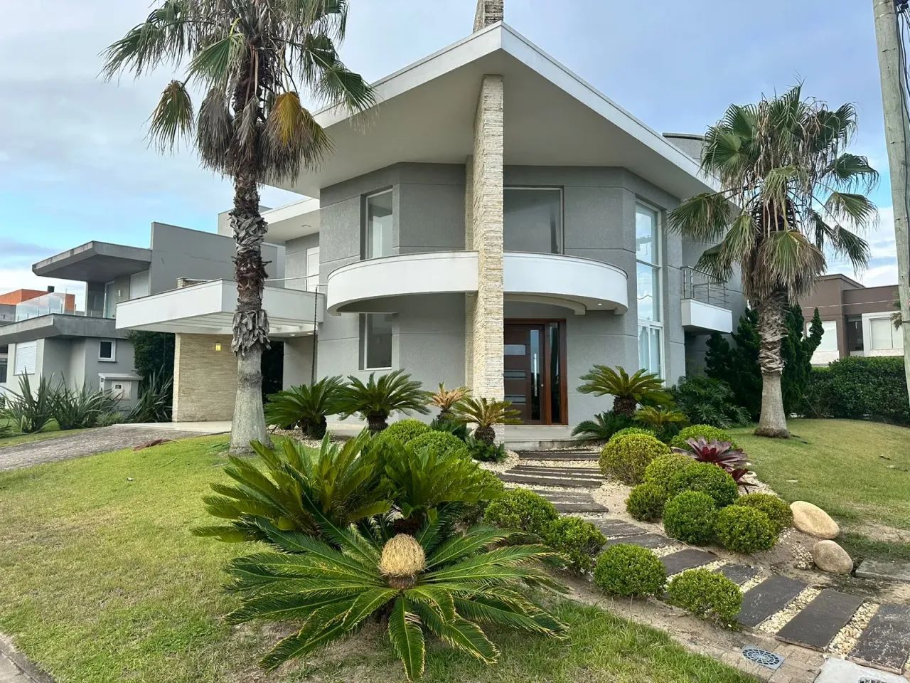 Sobrado à venda com 440 m2 e 6 quartos no Condomínio Ocean Side em Torres RS