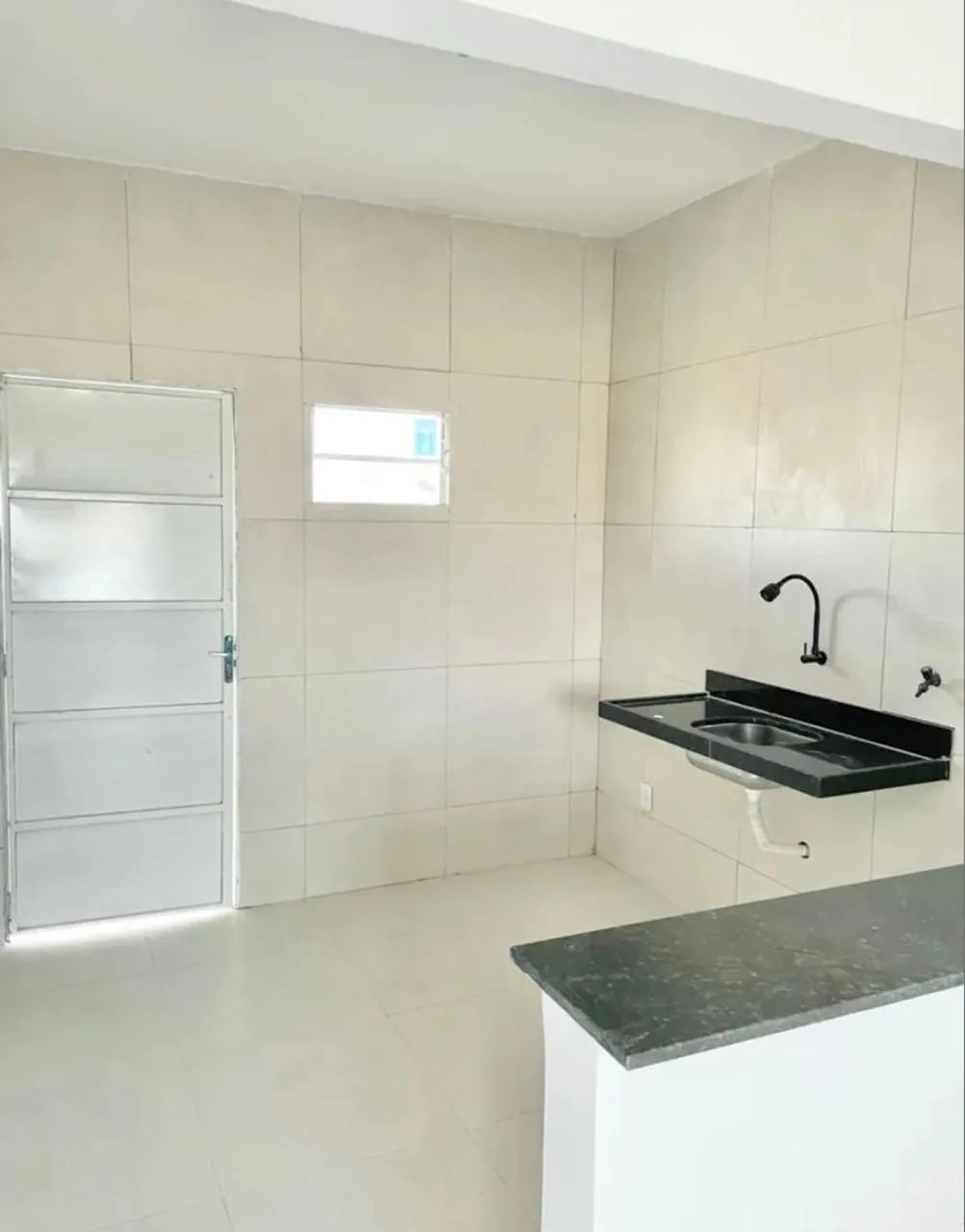 Casa na estrutural a venda recém reformada 