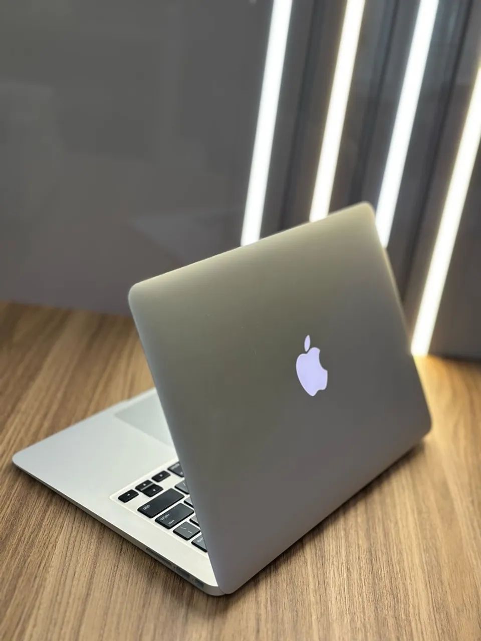 MacBook Air 2017 i5 8GB 128GB SSD 489 ciclos Cor Silver (Seminovo