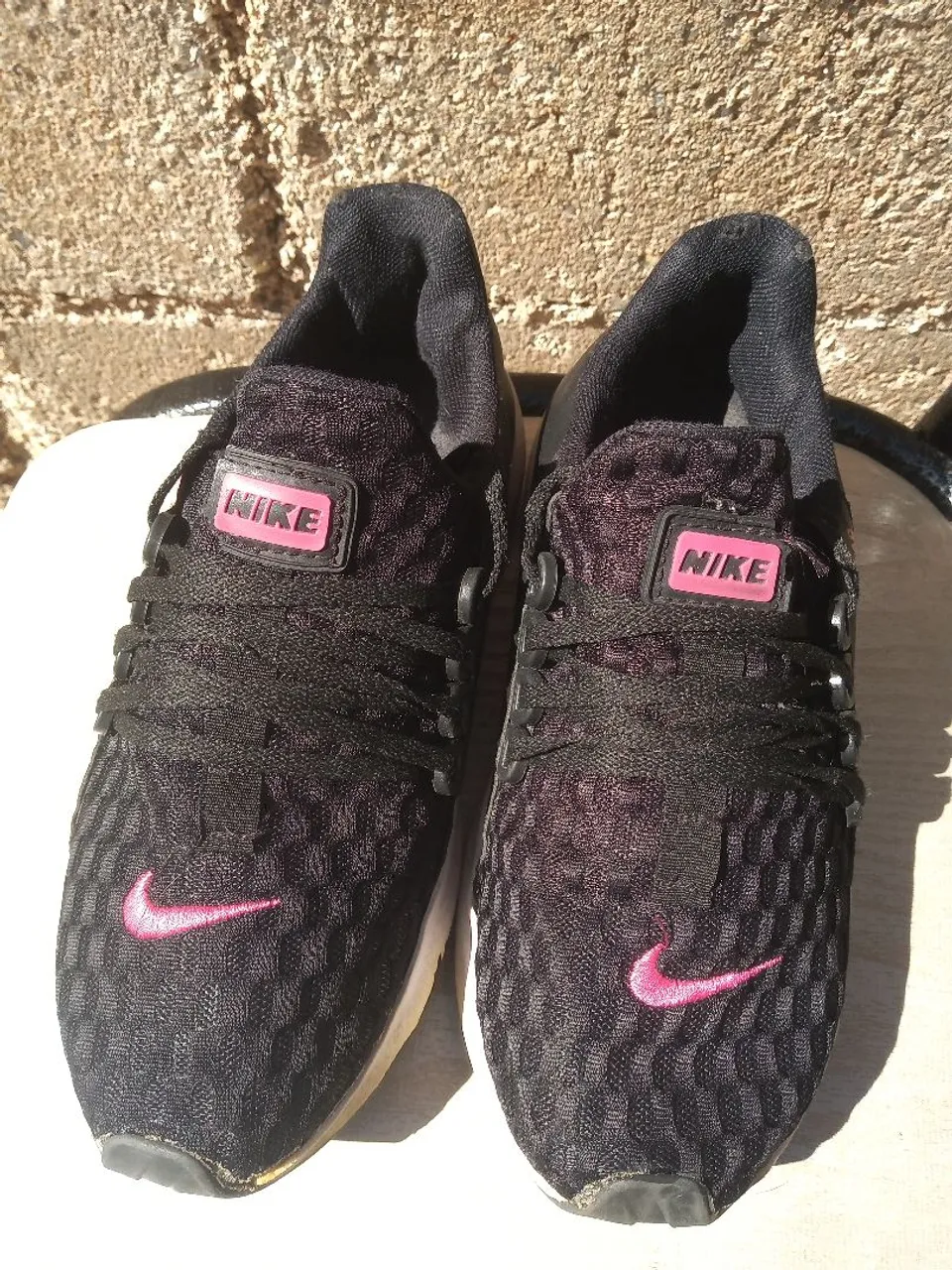 Tênis Nike Preto com Detalhes Rosa