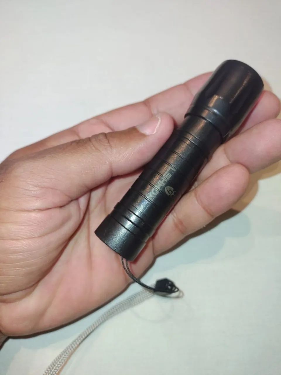 Mini Lanterna LED recarregável USB acompanha o CABO -É bom ter em CASA por apenas 25$ - Foto 4