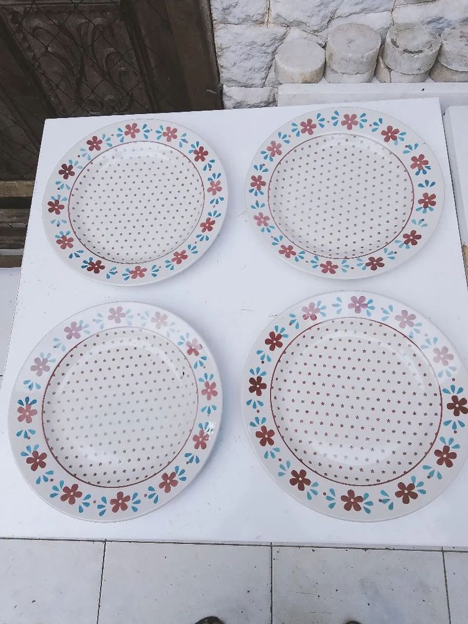 8 pratos e 2 menores 