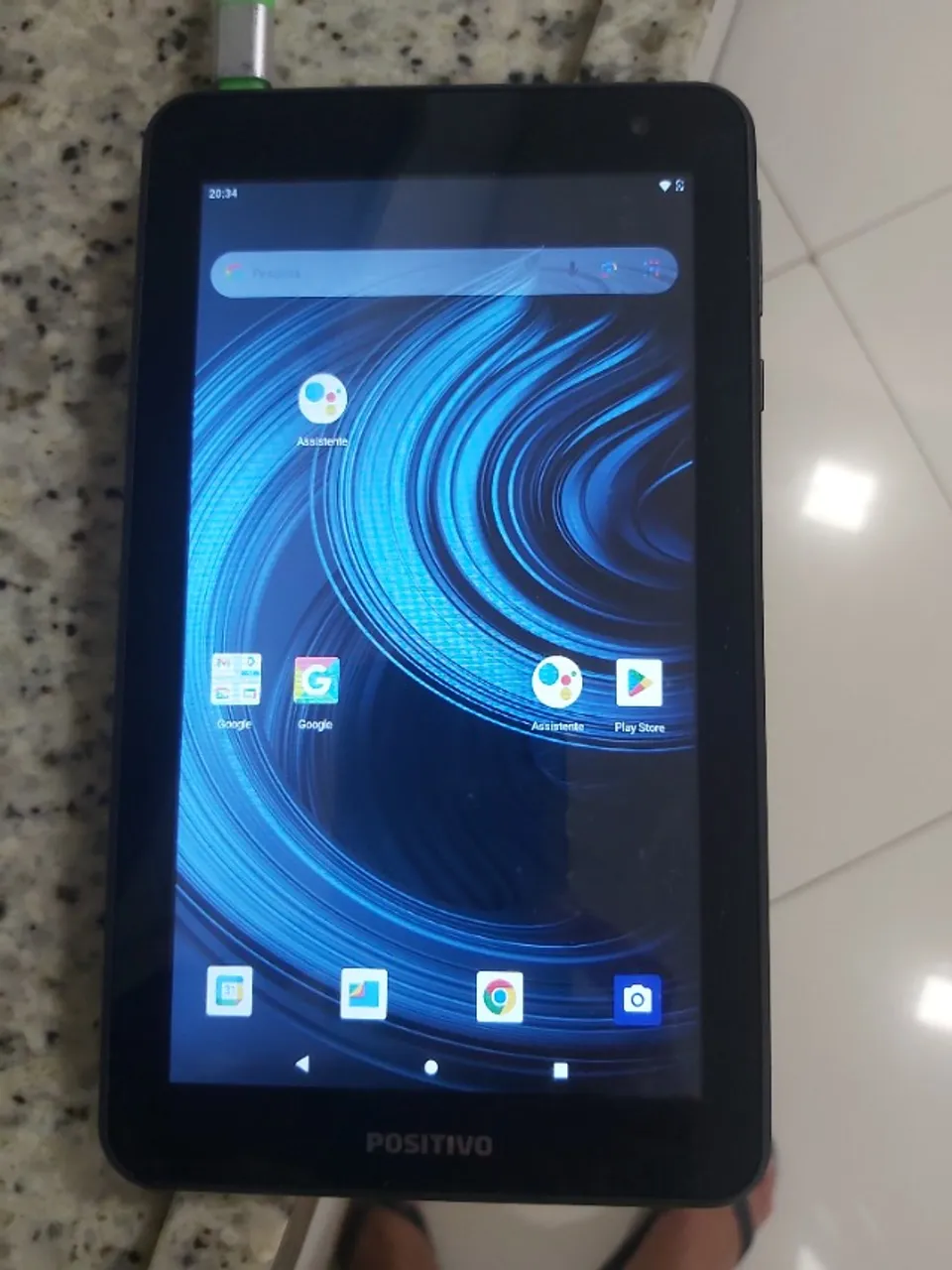Tablet semi novo com capa