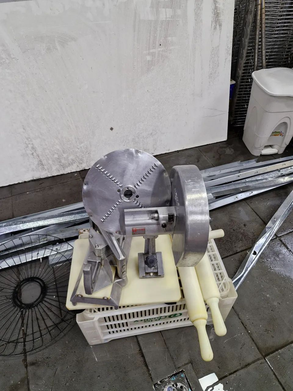 Kit cozinha industrial fariadeira de batata e ralador de queijo - Foto 2