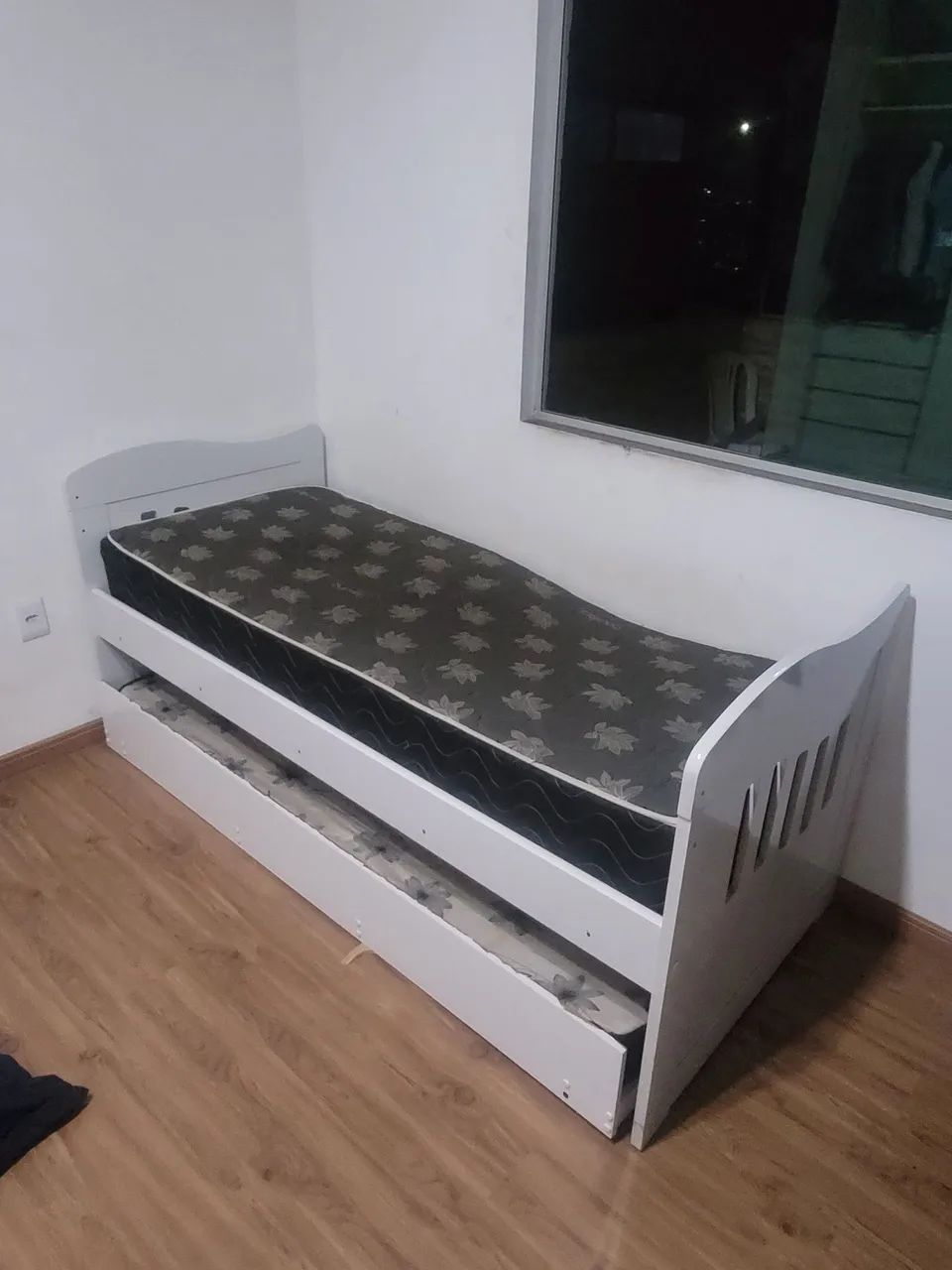 Vendo 02 cama de solteiro em ótimo estado com colchão....