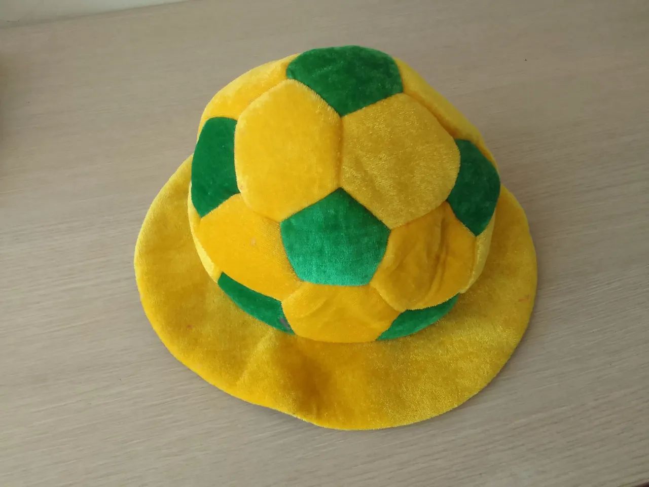 Chapéu verde e amarelo  - Foto 2