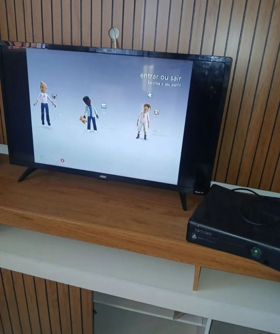 Xbox 360 desbloqueado só tem 1 controle e tem um furinho em cima mais nn atrapalha em nada