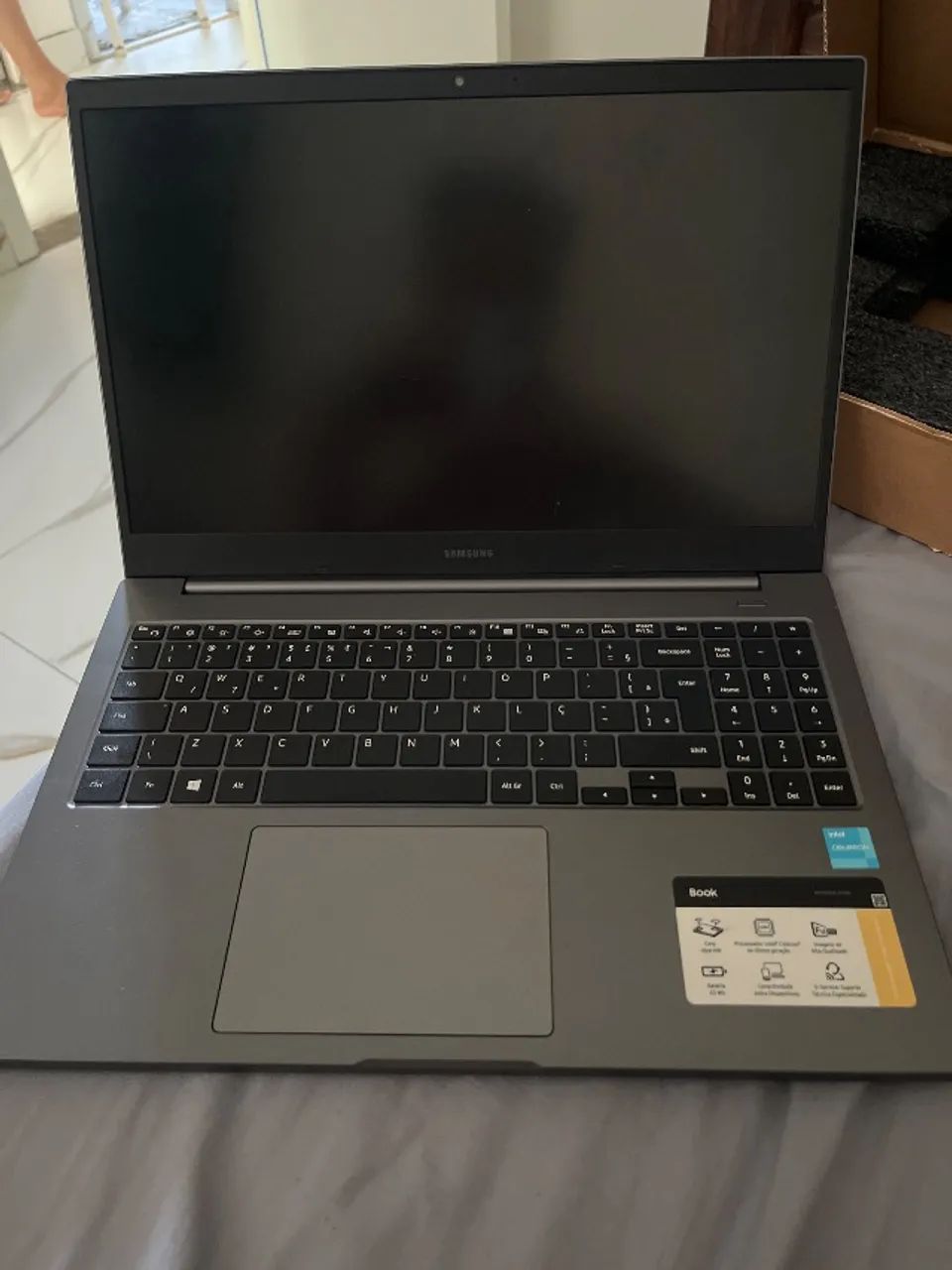 Samsung Book com tela Full HD de 15.6 polegadas, processador Intel Celeron-6305, 4GB de RA