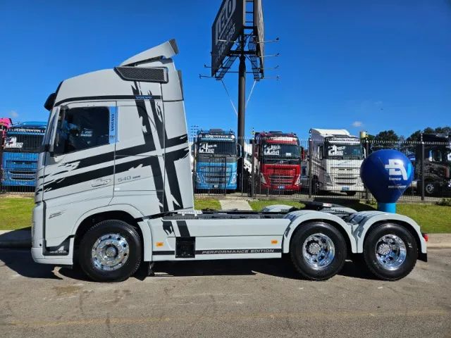 Volvo FH 540 6x4 Bug Leve Globetrotter Ano 24 Mídia Grande Geladeira Mola Freio a tambor - Foto 10