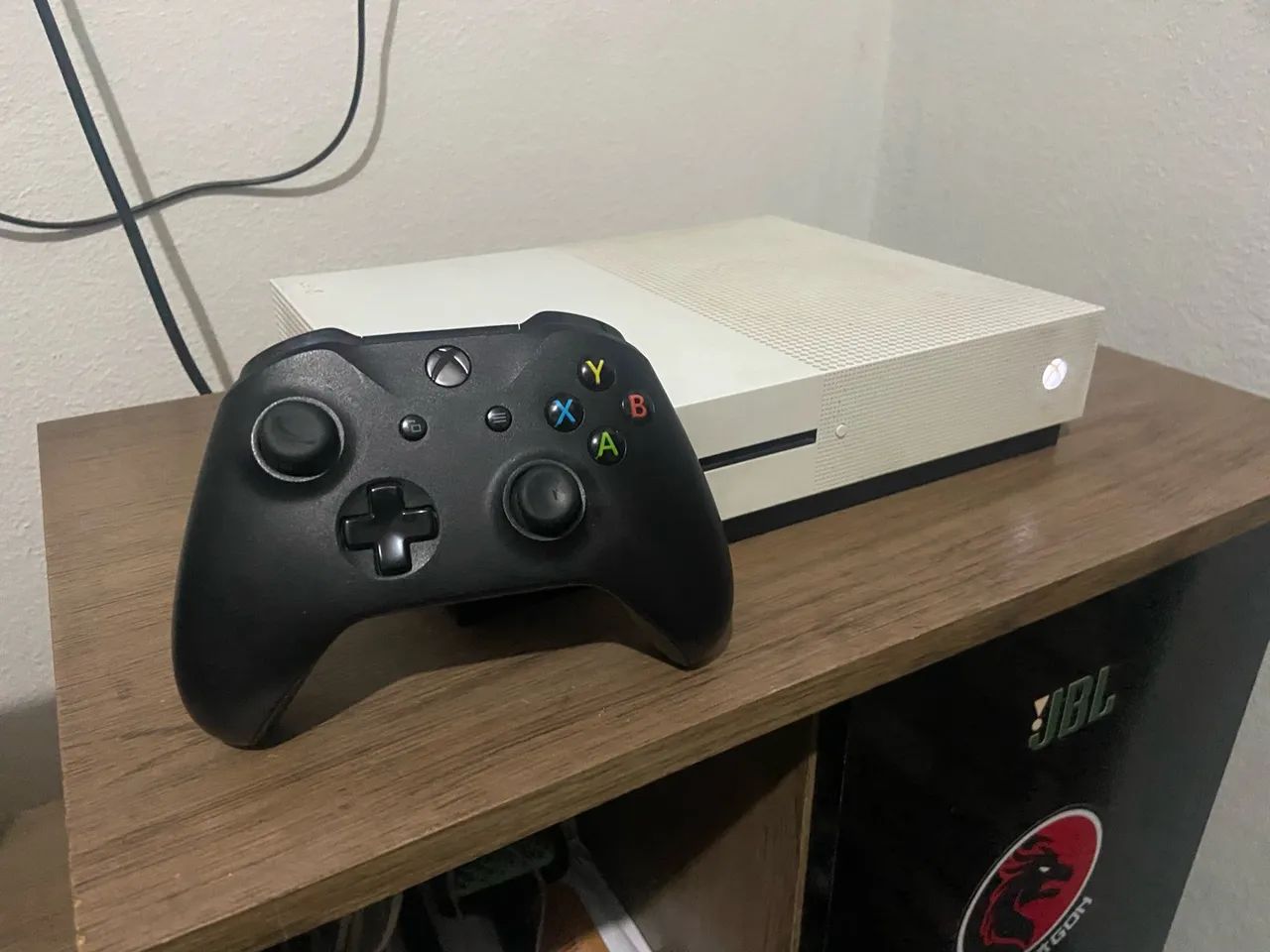 Xbox One S c/ manete - Foto 2