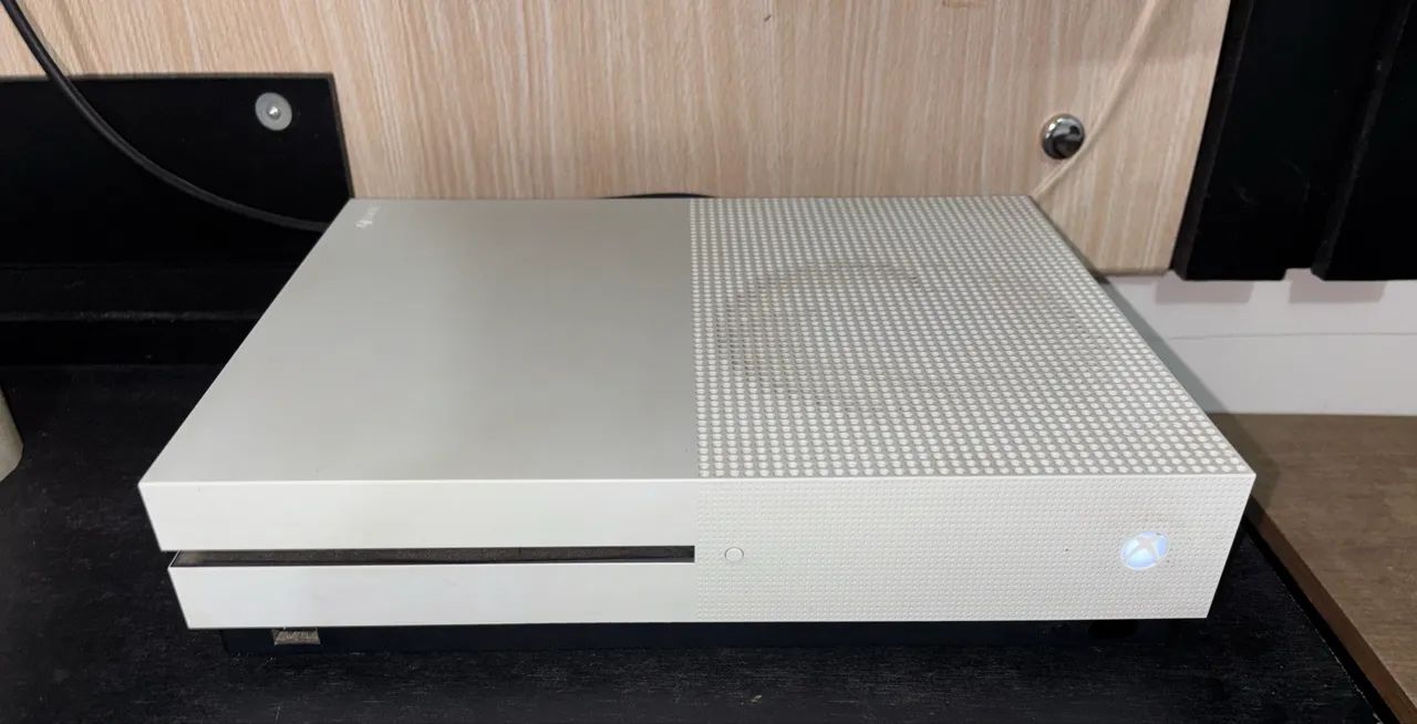 Xbox One S + 6 Jogos