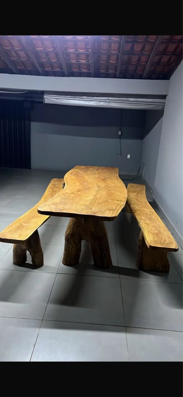 Mesa de madeira rústica 