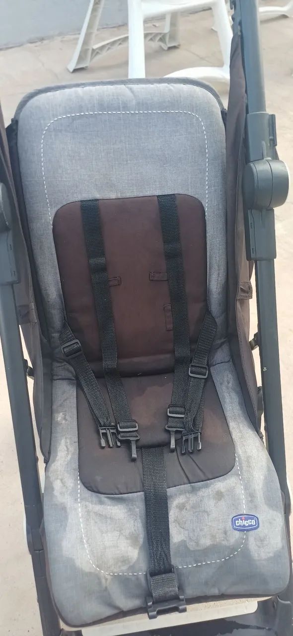 Carrinho de bebê Chico mini otimo para viagens - Foto 3