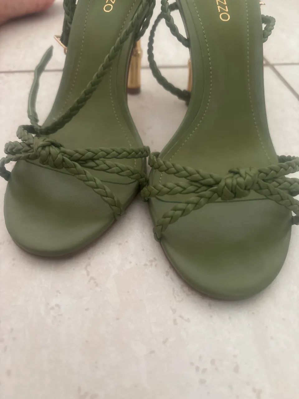 Sandália Arezzo verde militar  - Foto 2