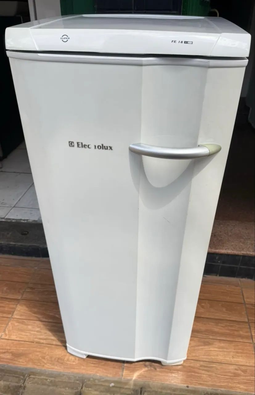 Freezer Electrolux vertical 143 litros 