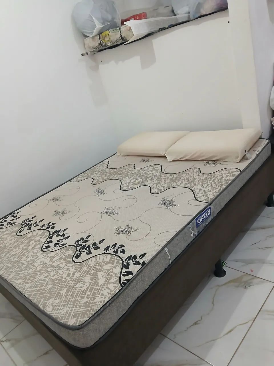 Cama con su book