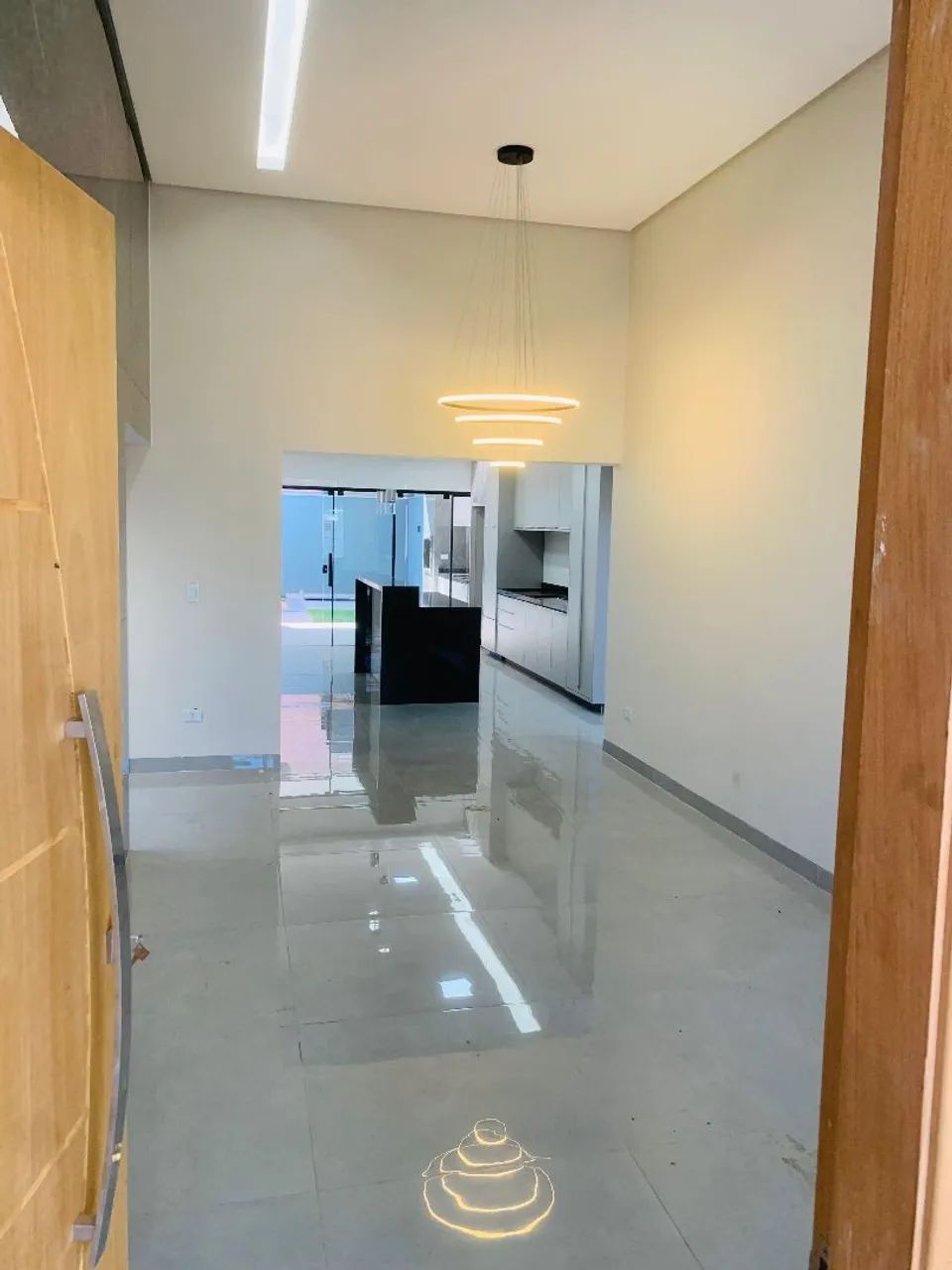 Nova com piscina e 3 suítes no Rita Vieira 1