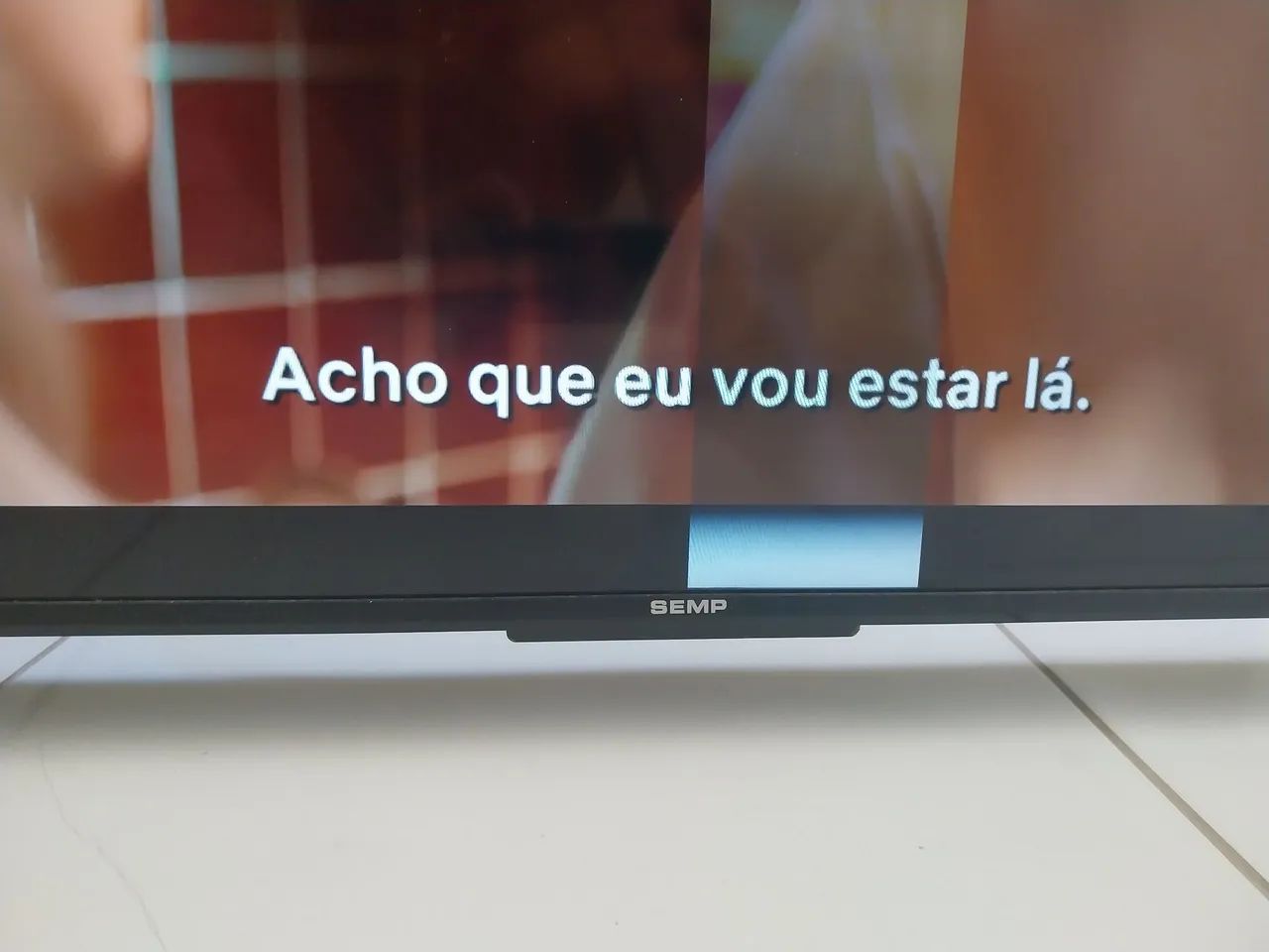Vendo TV smart digital de 50 polegadas com uma listra  o centro da tela.  - Foto 2
