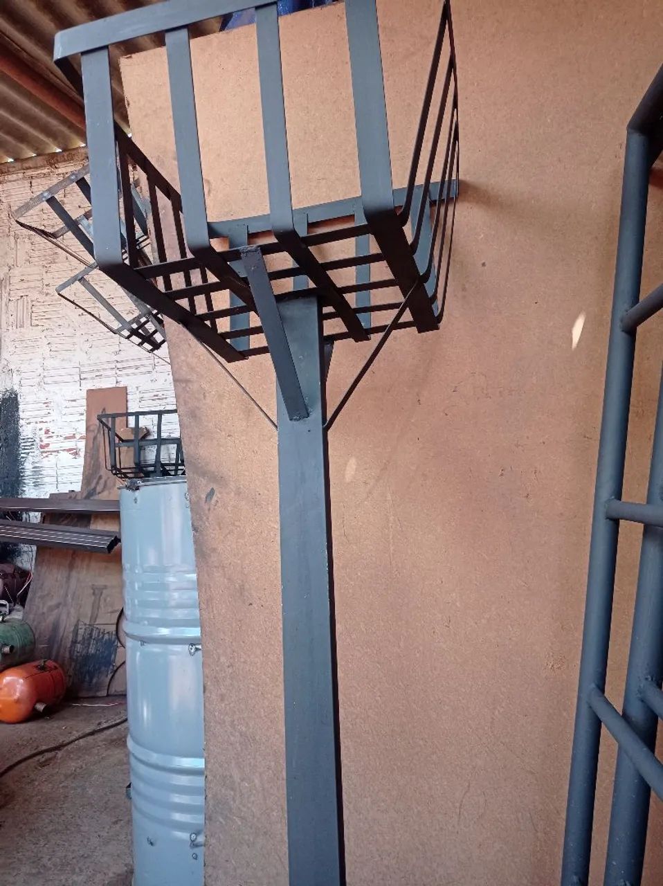 Lixeira pronta, reforçada 