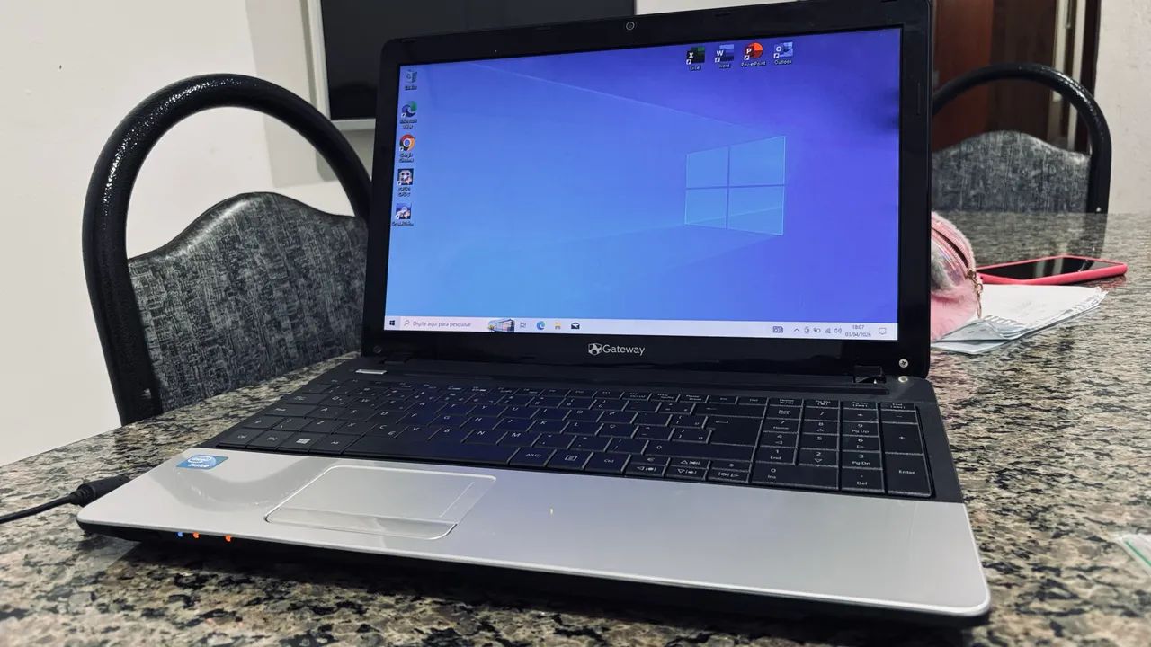 Notebook Acer 1.8 gbz ssd 128 novo c Windows c 10 gb ddr3 ( bom