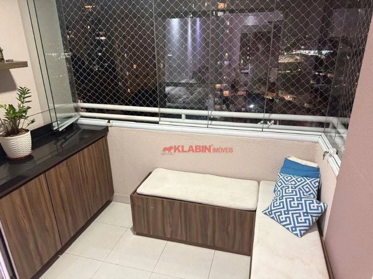 Apartamento com 2 dormitórios , uma suíte , duas vagas de garagem