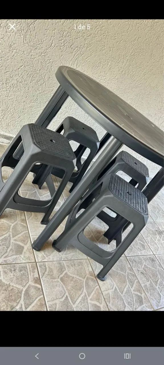 Mesa plastico com 4 banquetas 