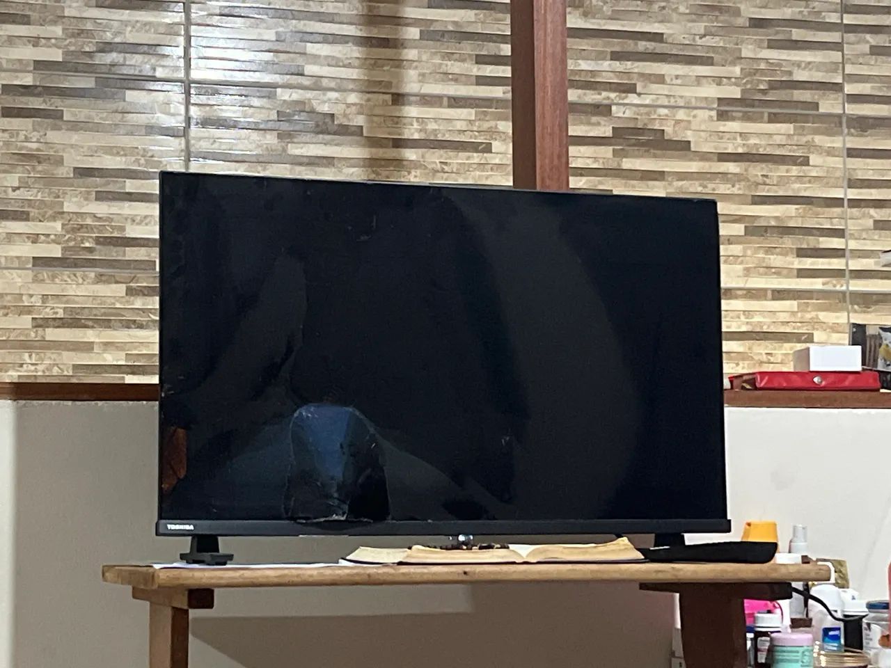 Tv Toshiba 33 Polegadas - Tela quebrada - Foto 2