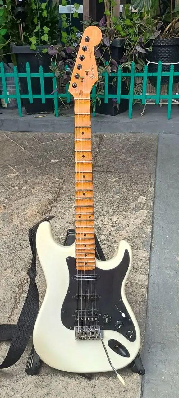 Fender stratocaster brasileira com upgrades 