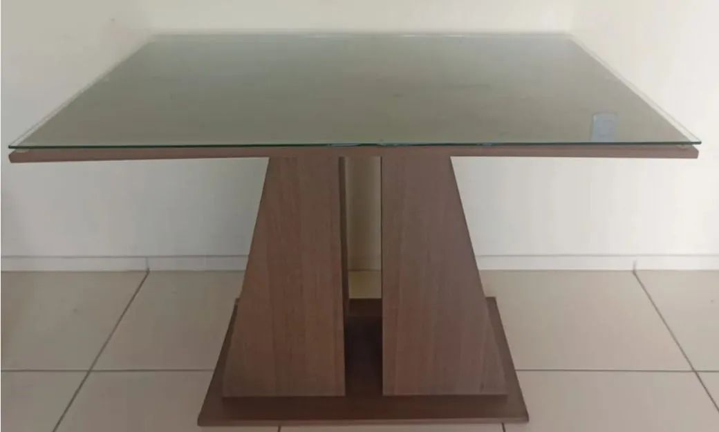 Mesa de madeira com tampo de vidro  - Foto 2