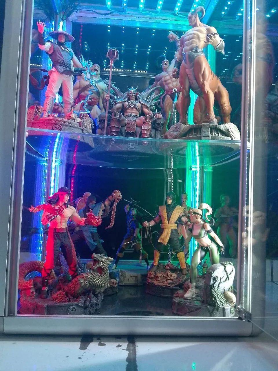Estátuas + Expositor + Vouchers - Hobbies e coleções - Setor Leste