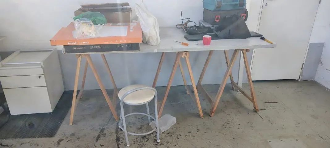 Mesa cavalete com 2,0m em bom estado