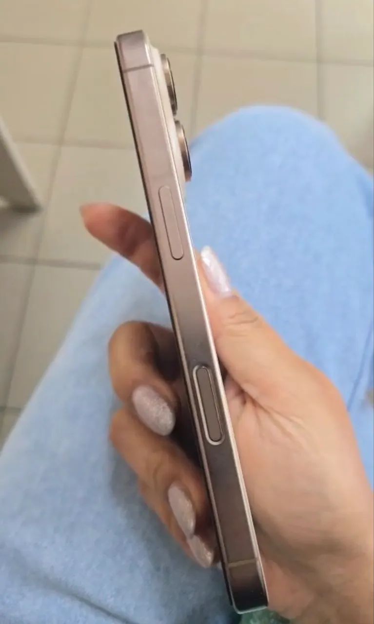 Vendo IPhone 16 pro 256GB - Foto 3