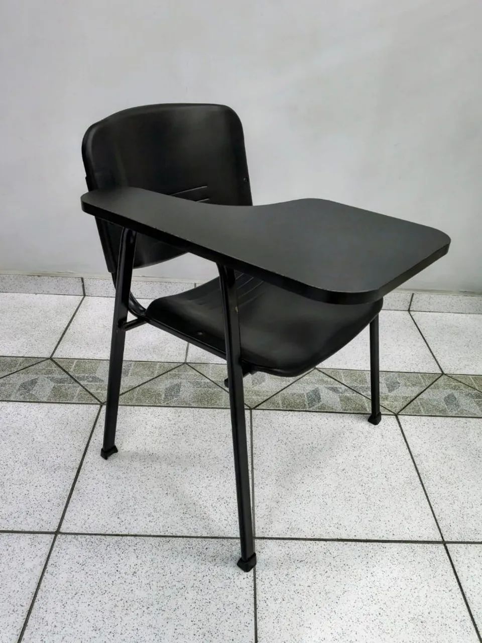 Kit 12 Cadeiras Universitária Plástica com Apoio Braço  - Foto 2