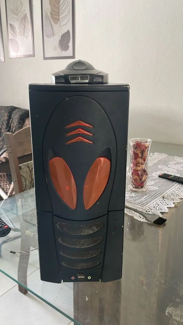 Cabinete usado, estilo ET